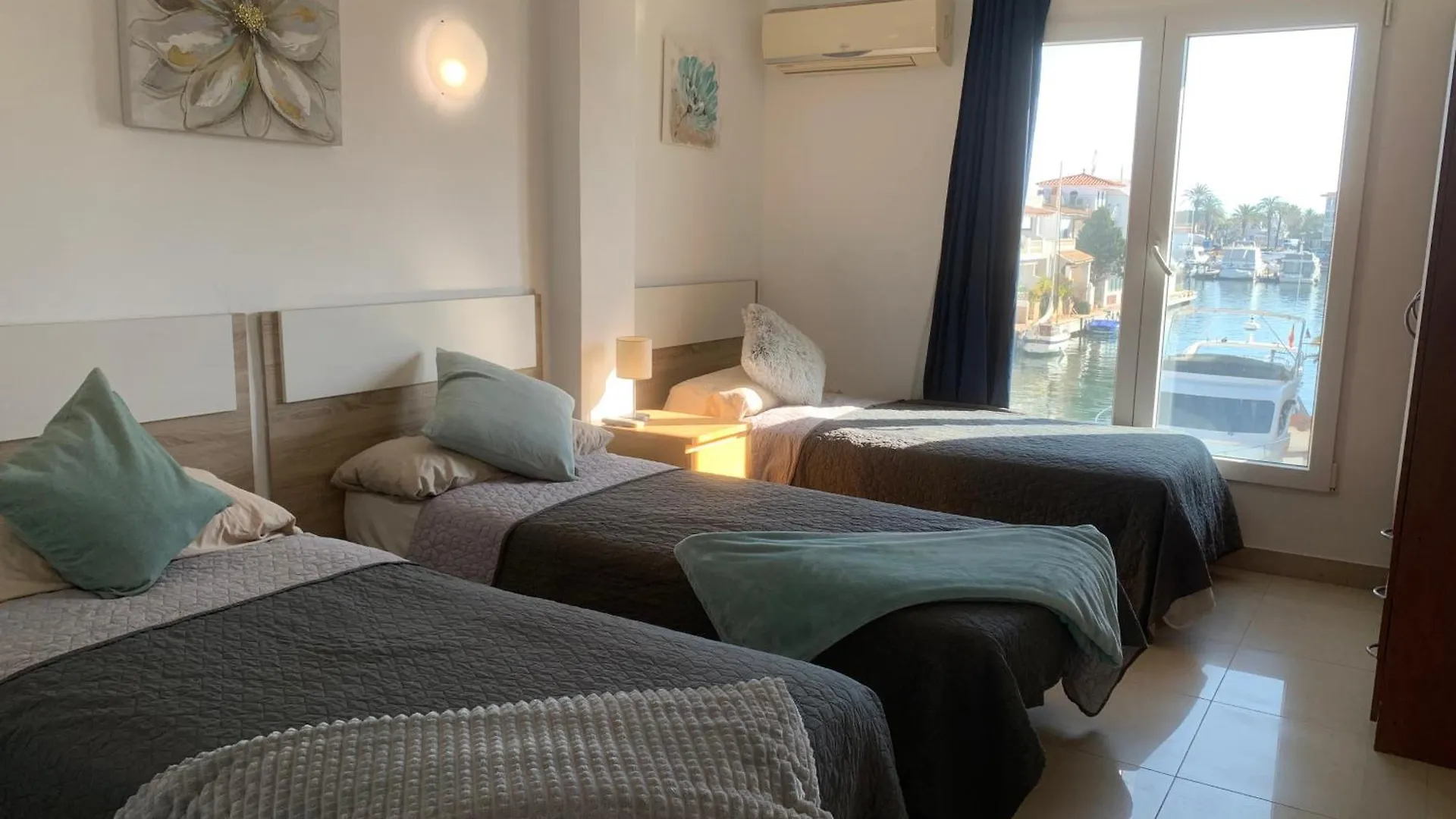 Waterside Apartment - Two Bedroom Empuriabrava
