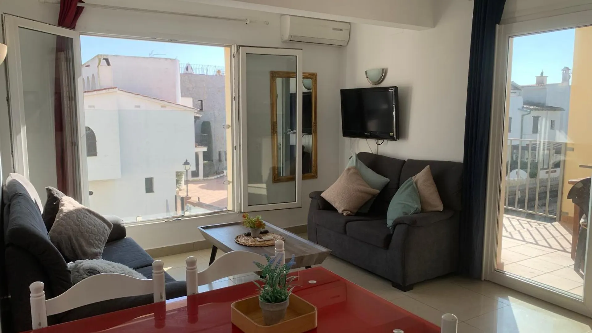 Waterside Apartment - Two Bedroom Empuriabrava 0*,  Spanyolország